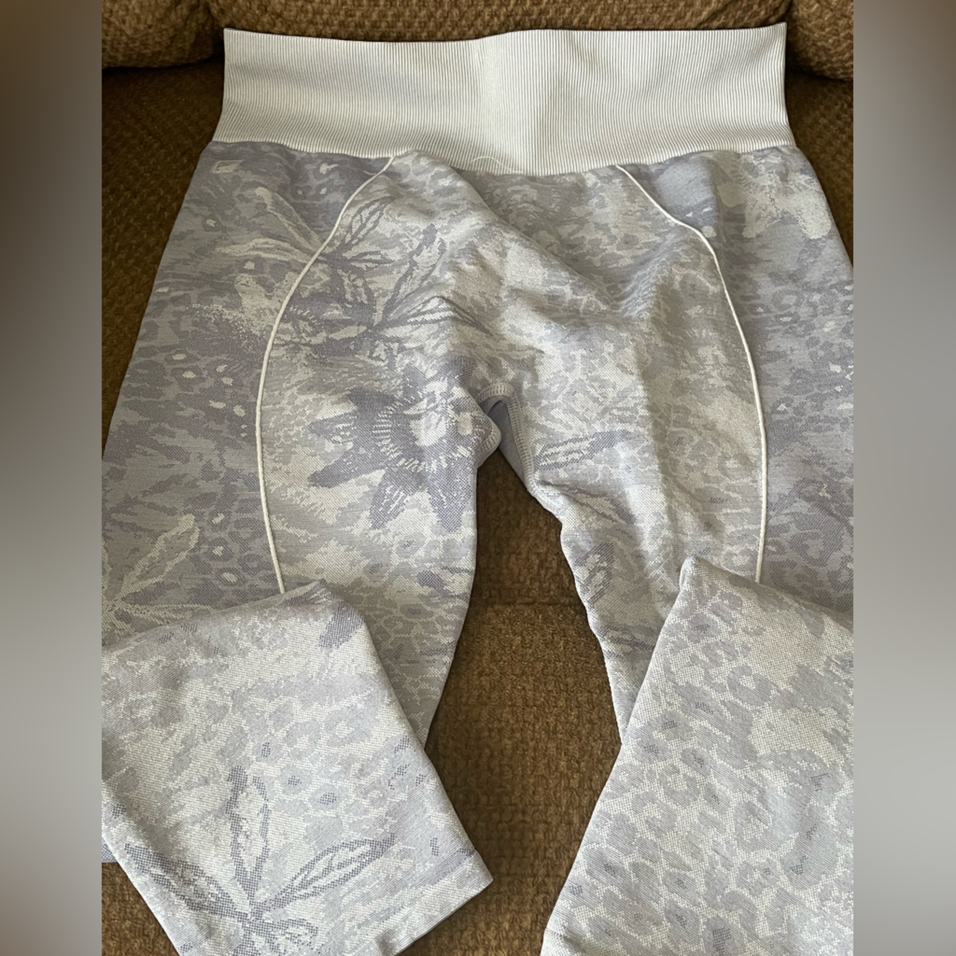 Fabletics Size Small Thick Compression Capris